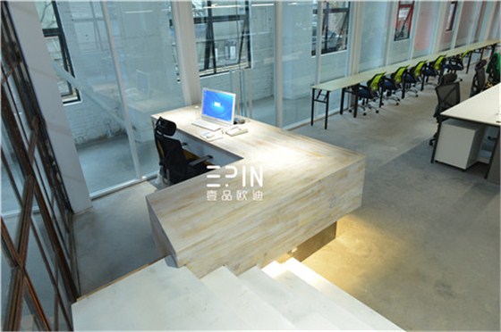 壹品歐迪楓韻系列桌屏辦公桌在筑焱建筑設(shè)計公司的實景效果