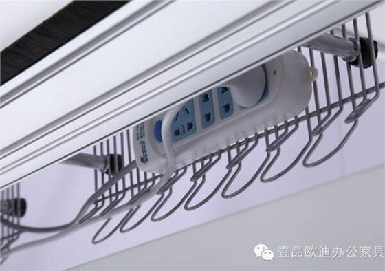 簡(jiǎn)單3招，擺脫辦公桌下各種電源線(xiàn)雜亂困擾？