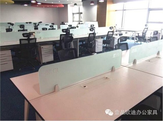 【央視新聞客戶(hù)端】京東JD讓老百姓放心網(wǎng)購(gòu)，壹品歐迪讓京東JD綠色辦公
