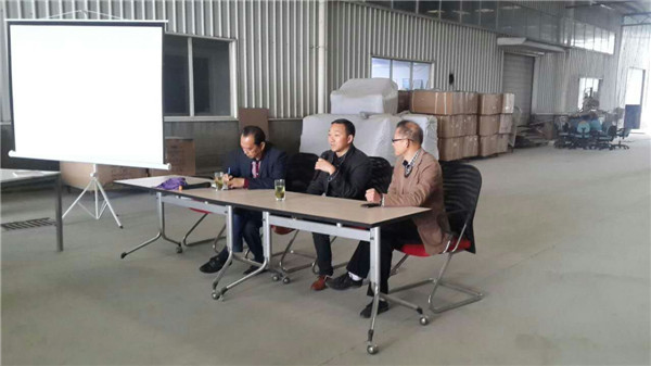 崇州江源鎮(zhèn)相關(guān)領(lǐng)導為成都壹品歐迪家具有限公司季度安全生產(chǎn)培訓