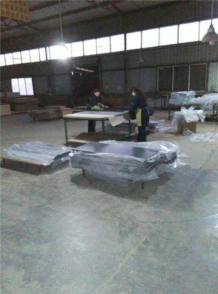 鋼木辦公家具壹品歐迪生產(chǎn)車(chē)間