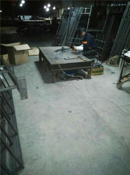 現(xiàn)代辦公家具壹品歐迪生產(chǎn)車(chē)間