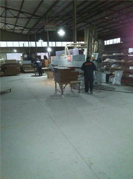 壹品歐迪辦公家具生產(chǎn)車(chē)間