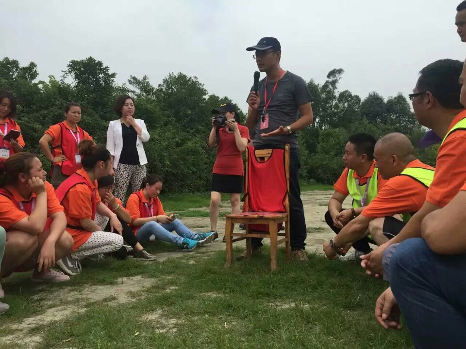 全國第二屆牛商爭霸賽四川賽區(qū)的啟動儀式。來自四川各地的優(yōu)秀牛商們齊聚一堂，為全國第二屆牛商爭霸賽四川賽區(qū)舉行了隆重的啟動儀式。