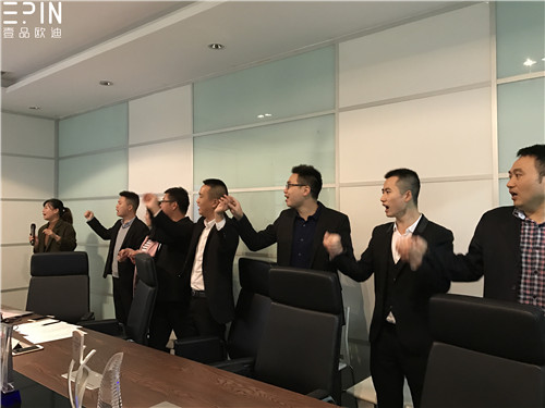 現(xiàn)代辦公家具公司壹品歐迪的員工大會(huì)是這個(gè)樣子的