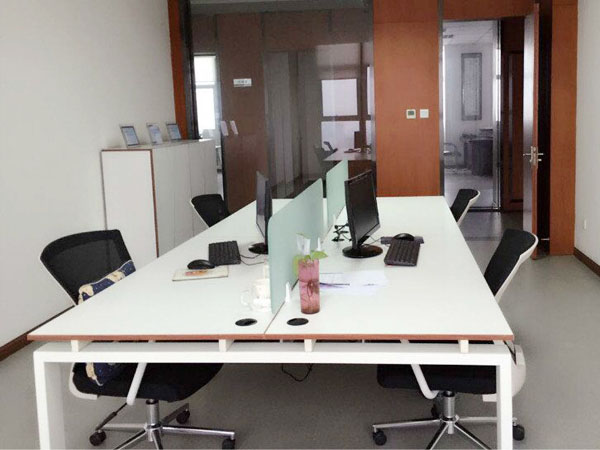辦公家具廠家壹品歐迪關(guān)于辦公家具與地板如何搭配好看的幾點(diǎn)建議