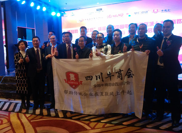 壹品歐迪辦公家具董事長張曉帆為何當(dāng)眾爬行，真相竟是……